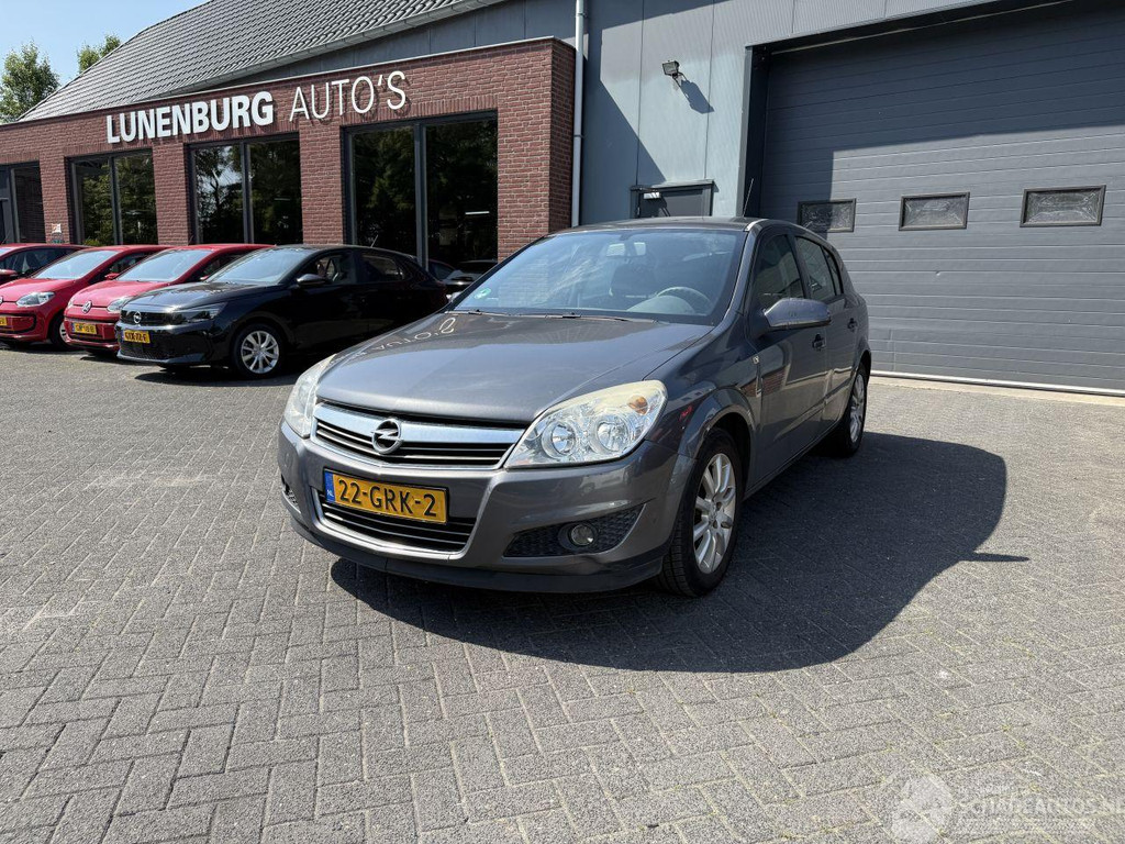 Opel Astra 1.8 Temptation AUTOMAAT (Hatchback 5-dr.) 53704938-0.jpg | Lunenburg Auto’s