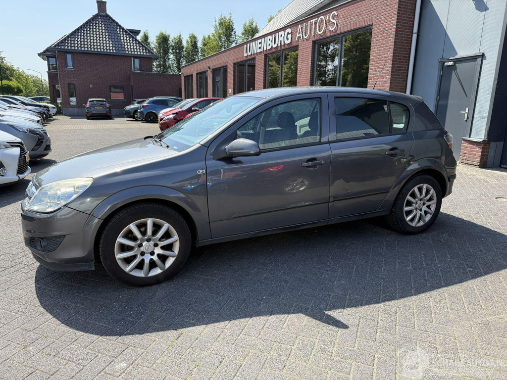 Opel Astra 1.8 Temptation AUTOMAAT (Hatchback 5-dr.) 53704938-1.jpg | Lunenburg Auto’s