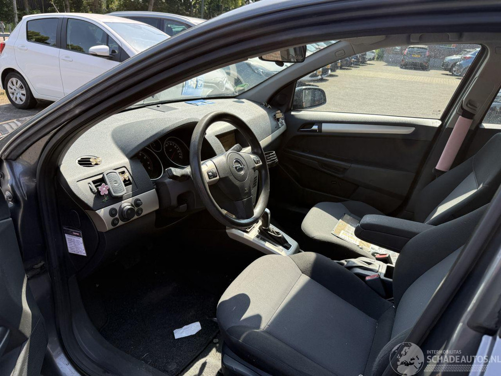 Opel Astra 1.8 Temptation AUTOMAAT (Hatchback 5-dr.) 53704938-3.jpg | Lunenburg Auto’s
