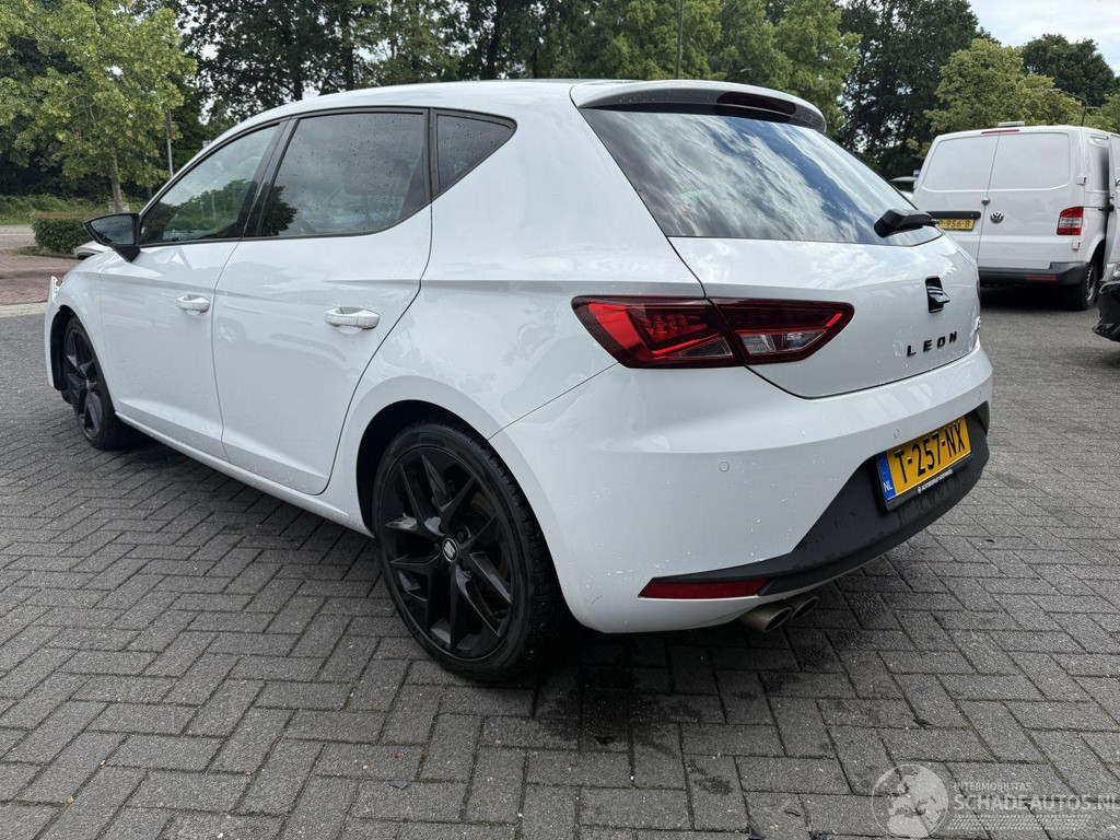 SEAT Leon 1.4 TSI ACT FR Dynamic (Hatchback 5-dr.) 53978985-2.jpg | Lunenburg Auto’s